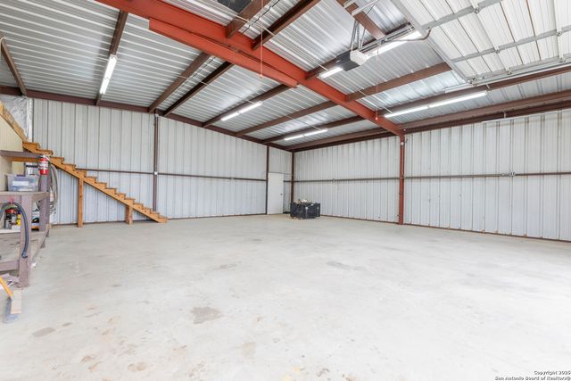 16097 Trawalter Rd, Atascosa, TX 78002