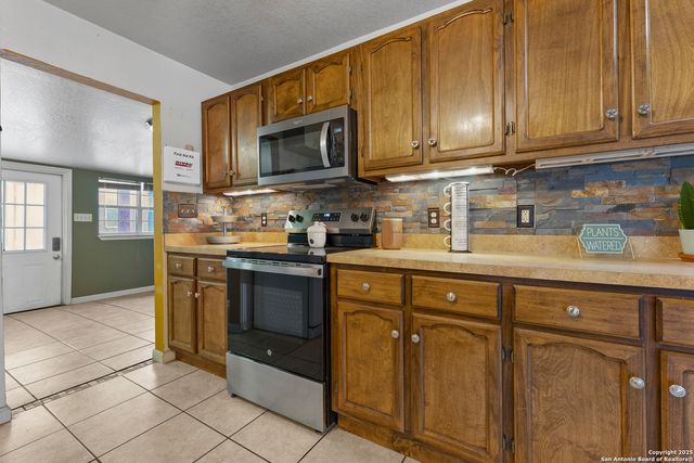 16097 Trawalter Rd, Atascosa, TX 78002