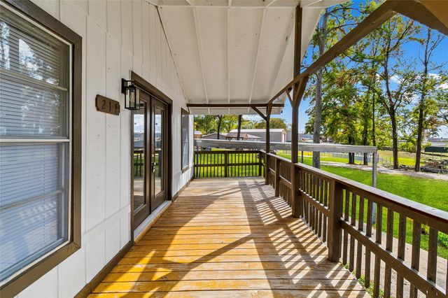 217 Brown Ave, Onalaska, TX 77360