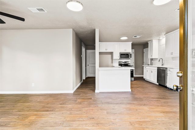 217 Brown Ave, Onalaska, TX 77360