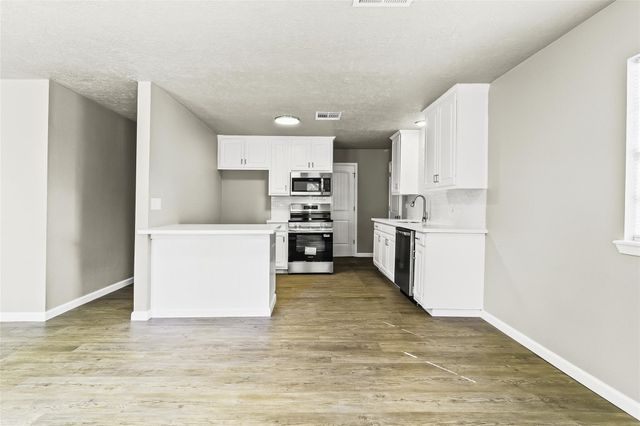 217 Brown Ave, Onalaska, TX 77360