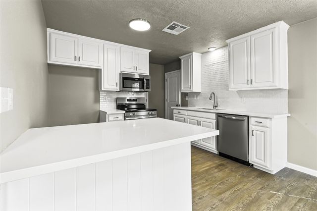 217 Brown Ave, Onalaska, TX 77360