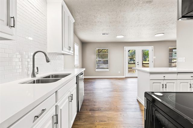 217 Brown Ave, Onalaska, TX 77360