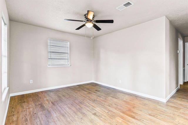 217 Brown Ave, Onalaska, TX 77360