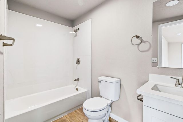 217 Brown Ave, Onalaska, TX 77360