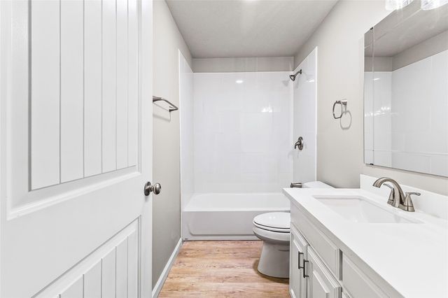 217 Brown Ave, Onalaska, TX 77360