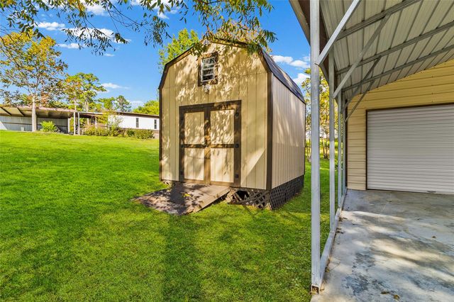 217 Brown Ave, Onalaska, TX 77360