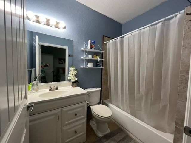 1104 Blueridge DR, Canyon Lake, TX 78133