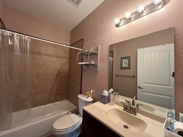 1104 Blueridge DR, Canyon Lake, TX 78133