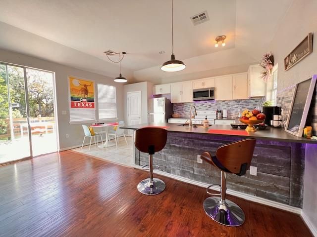 1104 Blueridge DR, Canyon Lake, TX 78133