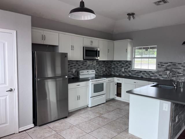 1104 Blueridge DR, Canyon Lake, TX 78133