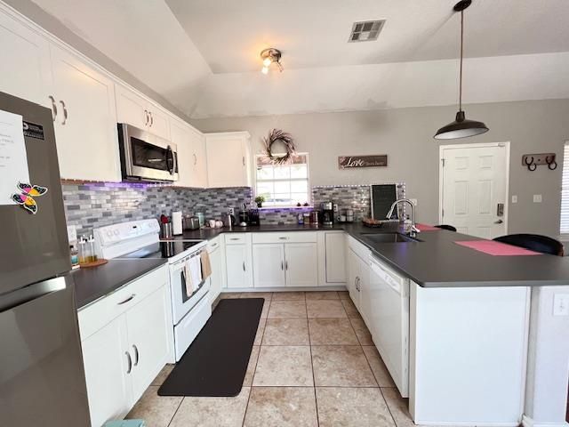 1104 Blueridge DR, Canyon Lake, TX 78133