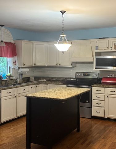 1235 Eastford Rd, Southbridge, MA 01550