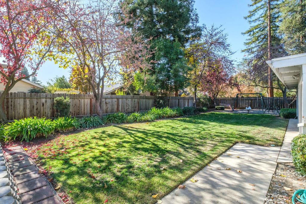 Image 25 of property listing at 3215 W La Costa Ave, Fresno, CA 93711