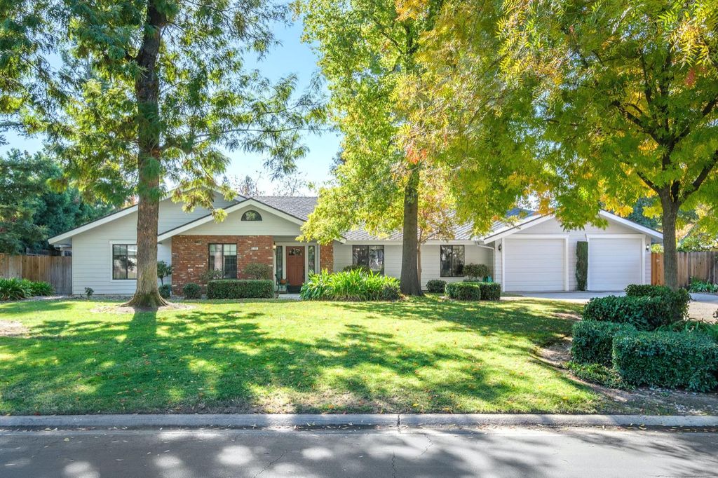 Image 33 of property listing at 3215 W La Costa Ave, Fresno, CA 93711