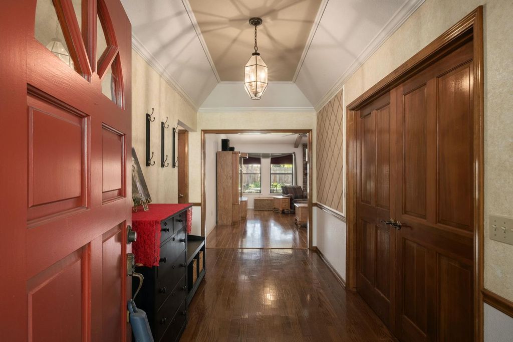 Image 4 of property listing at 3215 W La Costa Ave, Fresno, CA 93711