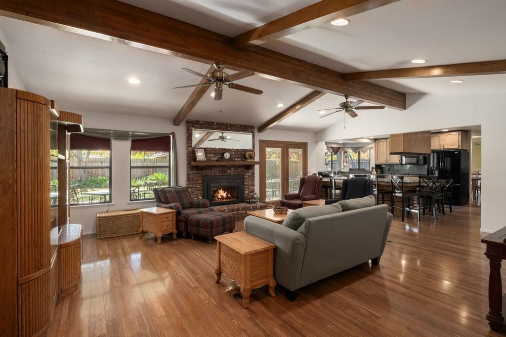 Image 5 of property listing at 3215 W La Costa Ave, Fresno, CA 93711