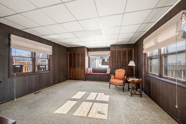 1233 S Prospect Avenue, Park Ridge, IL 60068