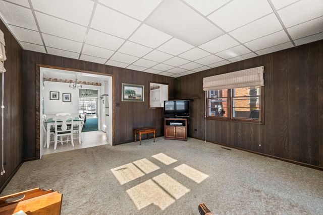 1233 S Prospect Avenue, Park Ridge, IL 60068