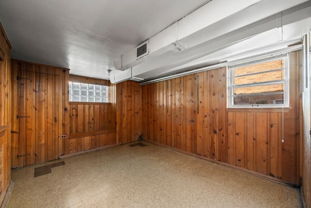 1233 S Prospect Avenue, Park Ridge, IL 60068