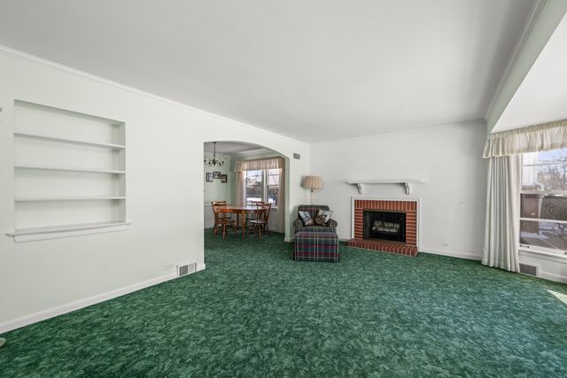 1233 S Prospect Avenue, Park Ridge, IL 60068