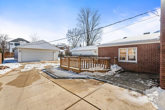 1233 S Prospect Avenue, Park Ridge, IL 60068