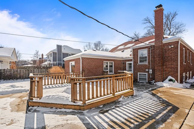 1233 S Prospect Avenue, Park Ridge, IL 60068