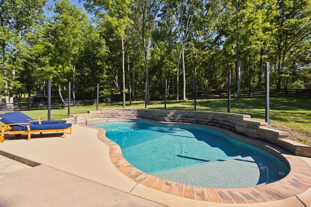 632 Weeping Willow Rd, Hendersonville, TN 37075