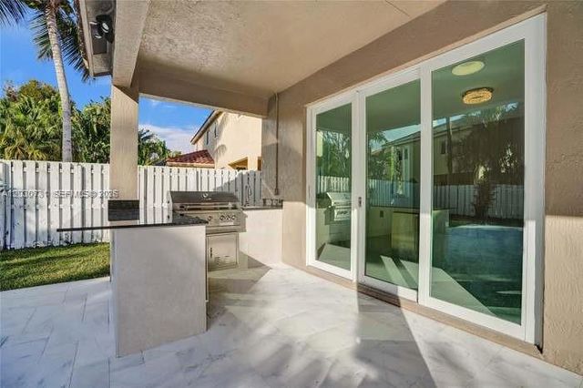852 Heritage Drive, Weston, FL 33326