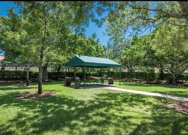852 Heritage Drive, Weston, FL 33326