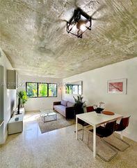 190 NW 69th St 6, Miami, FL 33150