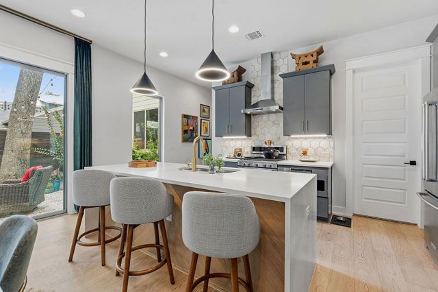 1000 Ellingson LN 1, Austin, TX 78751