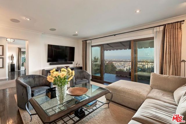 6910 Los Tilos Road, Los Angeles, CA 90068