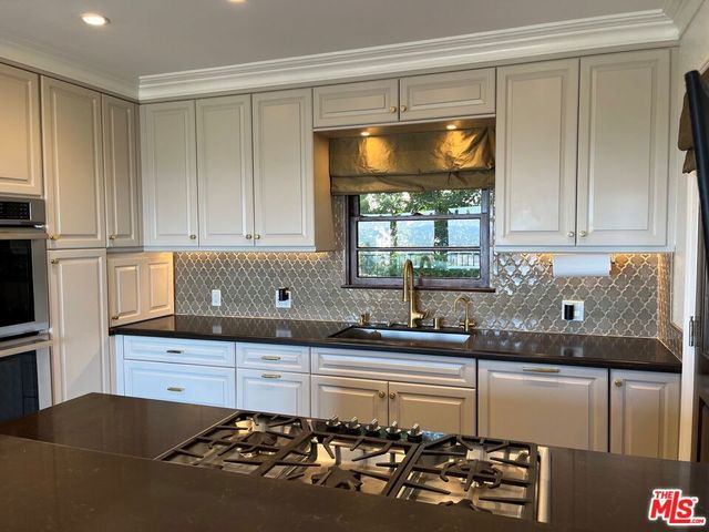 6910 Los Tilos Road, Los Angeles, CA 90068