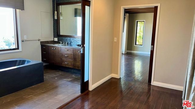 6910 Los Tilos Road, Los Angeles, CA 90068
