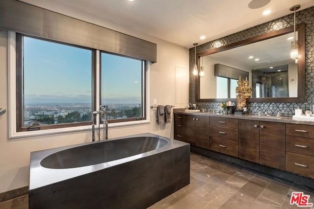 6910 Los Tilos Road, Los Angeles, CA 90068
