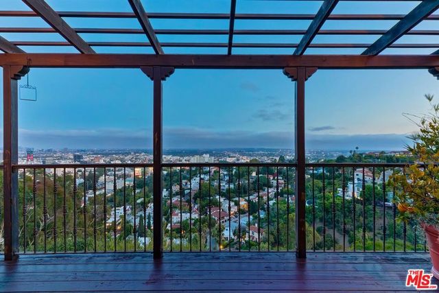 6910 Los Tilos Road, Los Angeles, CA 90068