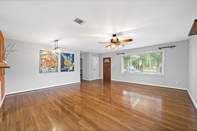 5606 Warm Springs Road, Houston, TX 77035
