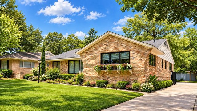 6755 E Mockingbird Lane, Dallas, TX 75214