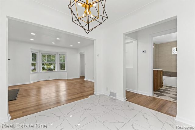 24713 Lois Lane, Southfield, MI 48075