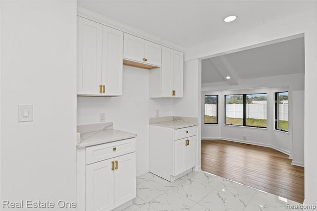 24713 Lois Lane, Southfield, MI 48075