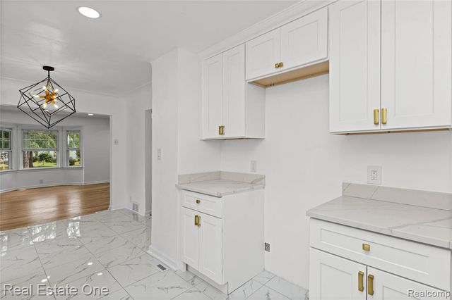 24713 Lois Lane, Southfield, MI 48075