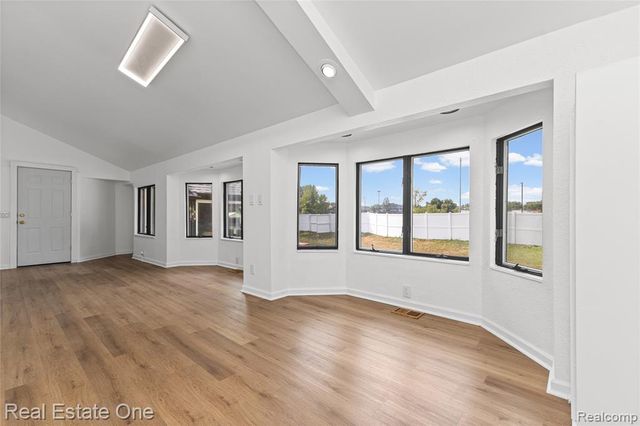 24713 Lois Lane, Southfield, MI 48075