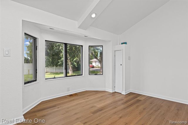 24713 Lois Lane, Southfield, MI 48075