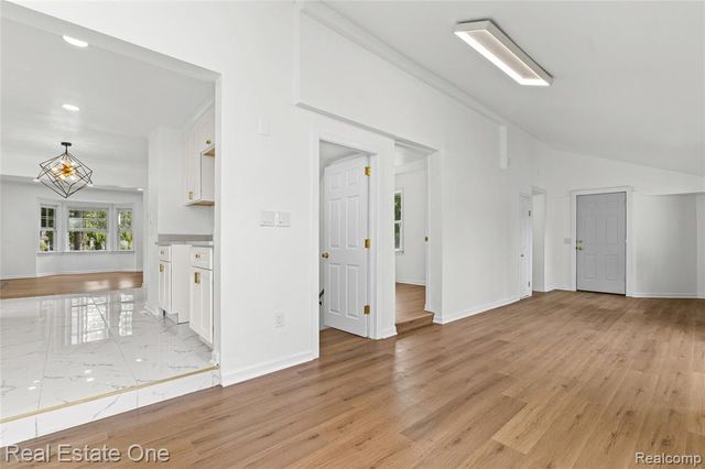 24713 Lois Lane, Southfield, MI 48075