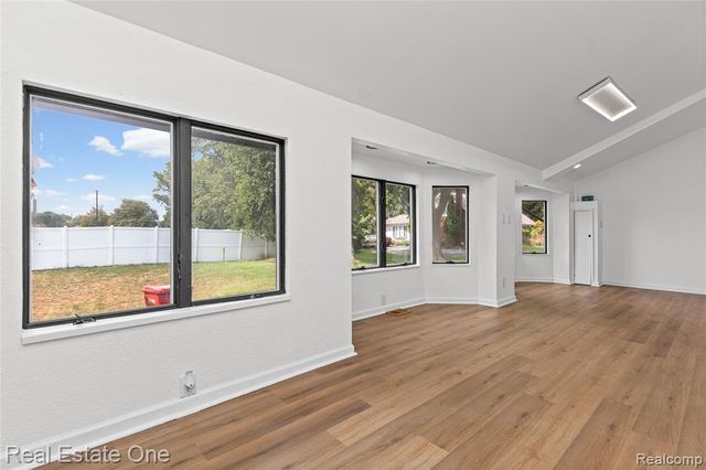 24713 Lois Lane, Southfield, MI 48075