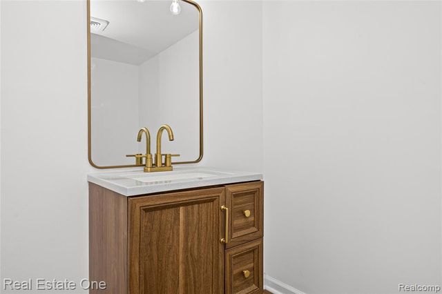 24713 Lois Lane, Southfield, MI 48075