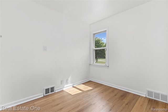 24713 Lois Lane, Southfield, MI 48075