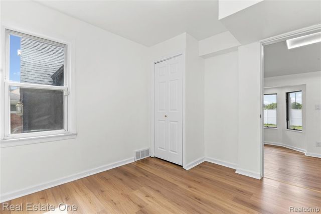 24713 Lois Lane, Southfield, MI 48075