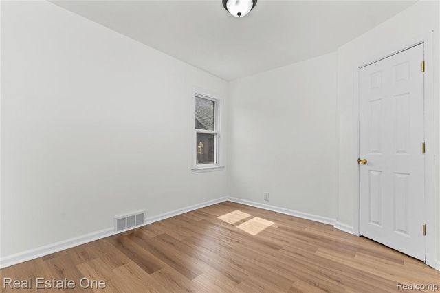 24713 Lois Lane, Southfield, MI 48075